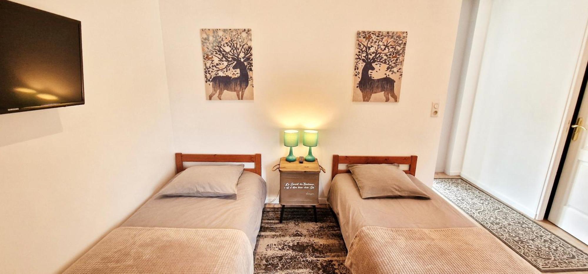 4 Personnes Avec Piscine. Appartement